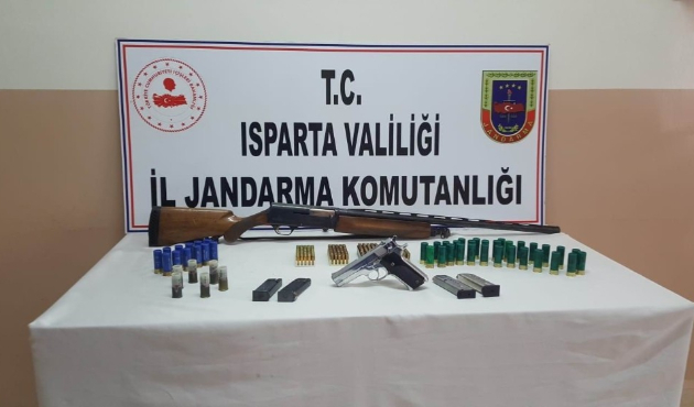 Isparta’da jandarmadan silah baskını