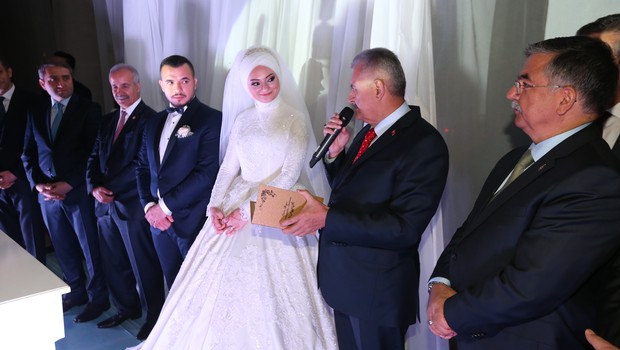 Başbakandan gelin yeğenine evlilik tavsiyesi: Havaya girme