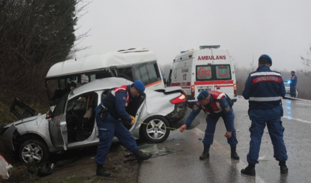 Kocaeli'de trafik kazası: 1 ölü, 9 yaralı