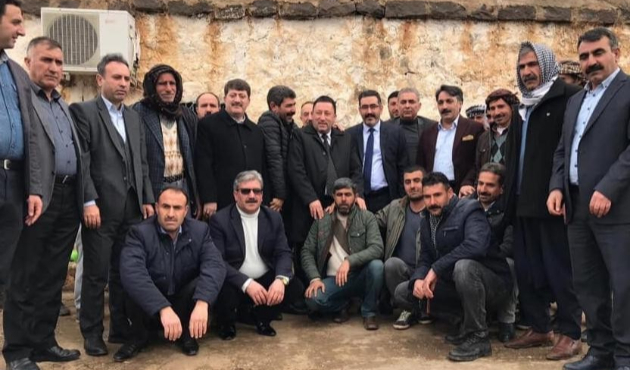 Diyarbakır'da Erkan Gezer ve ekibi köylerde seçim çalışması gerçekleştirdi