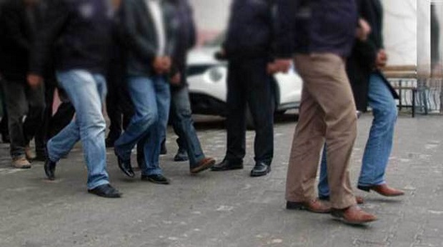 Öğrenci burslarını örgüte aktaran vakıf yönetimine gözaltı!