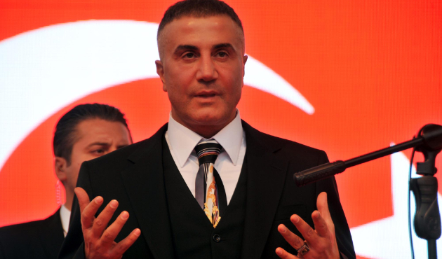 Sedat Peker ünlü şarkıcının nişan yüzüğünü taktı!