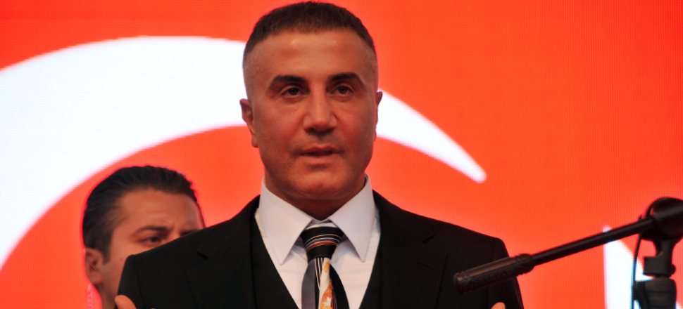 Sedat Peker ünlü şarkıcının nişan yüzüğünü taktı!