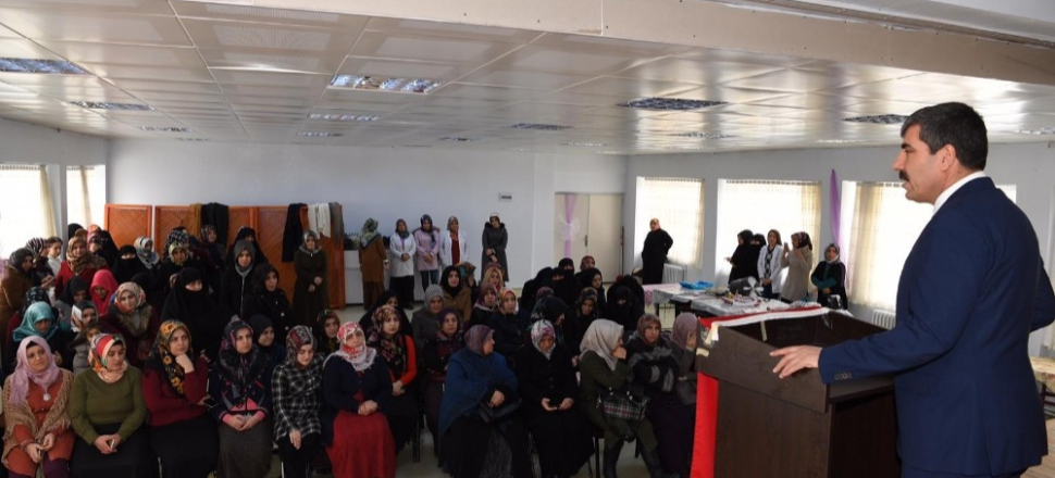 Muş'ta Başkan Feyat Asya, kadınlara 5 yıllık hizmetlerini anlattı