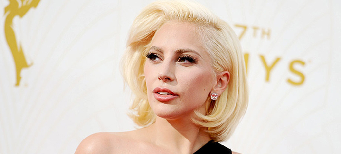 Lady Gaga,  64 milyon takipçisinden dua istedi