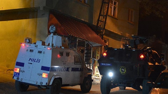 Siirt'te polis aracına roketli saldırı