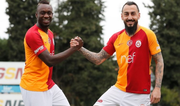 Galatasaray'dan yeni transferlere imza töreni!