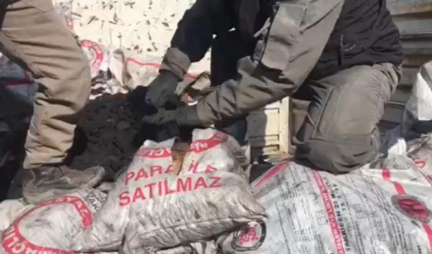 Yardım kömürlerinin arasında ele geçirildi!