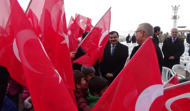 Muş'ta Vali İlker Gündüzöz: “Hainlerin başını ezeceğiz”