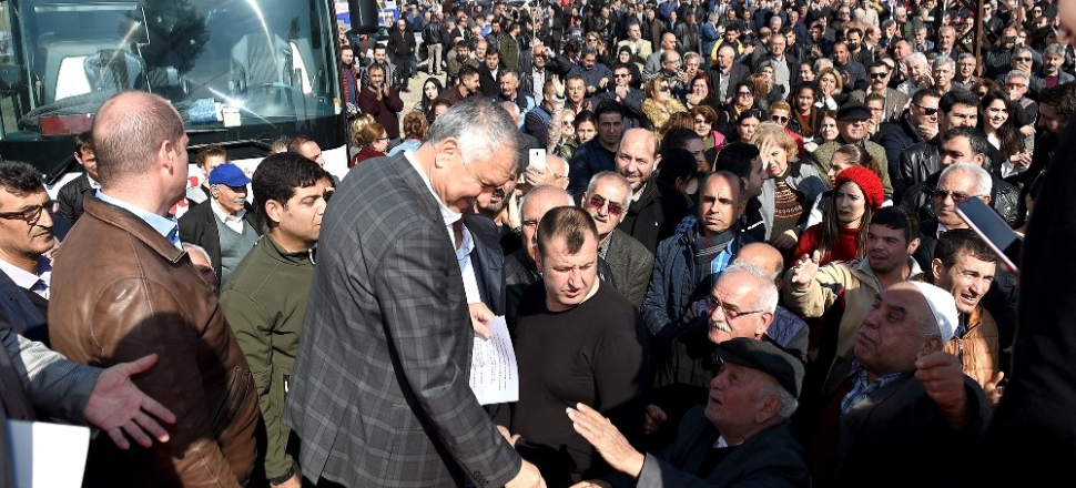 Adana'da Yeşiloba kapalı semt pazarı açıldı