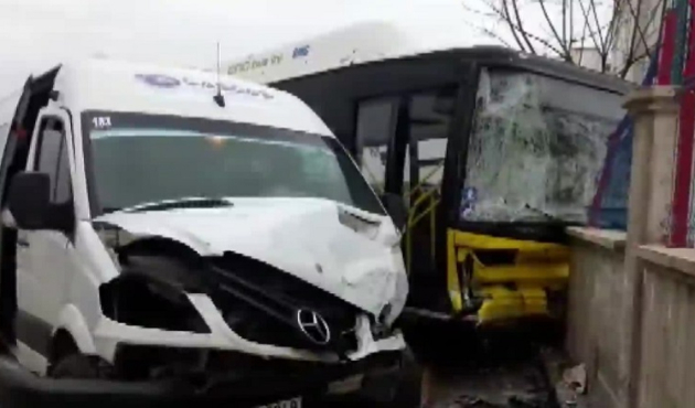 Halk otobüsü ile minibüs çarpıştı!