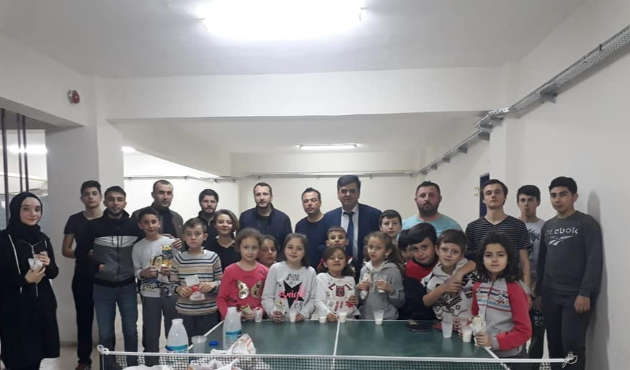 Bilecik'te Başkan Muzaffer Yalçın, masa tenisi kursu öğrencileriyle buluştu