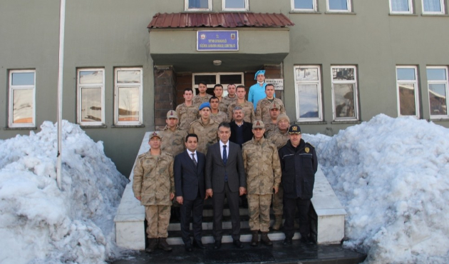 Bitlis'te Vali Oktay Çağatay’dan Mehmetçik’e moral ziyareti