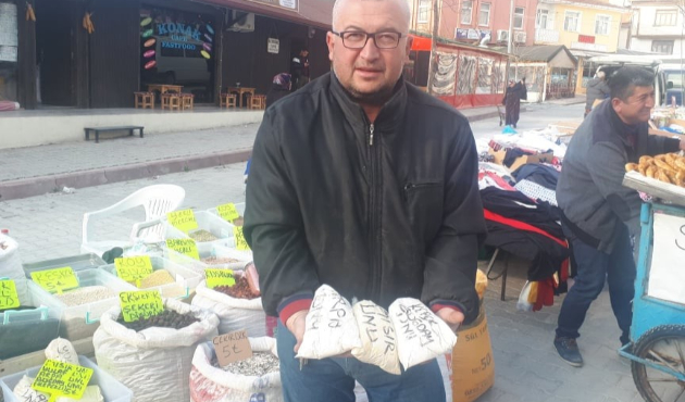 Kütahya'da organik un çeşitlerine pazar tezgahında büyük ilgi