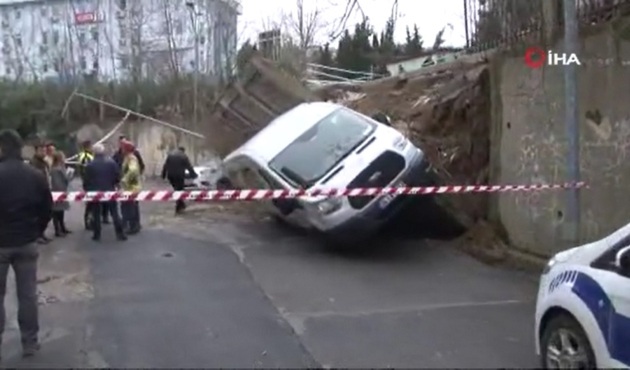 Beykoz'da istinat duvarı çöktü! / VİDEO