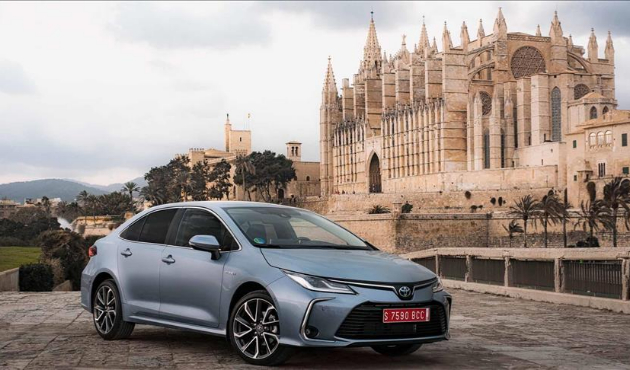 Toyota, hibrit Corolla'nın fiyatını açıkladı!