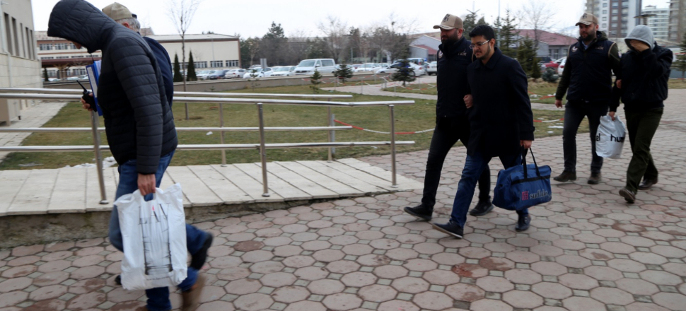 FETÖ'nün doktor ve akademisyenlerine operasyon!