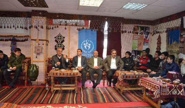 Adıyaman Kahtalı gençler yazarlarla bir araya geldi