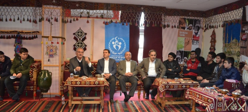 Adıyaman Kahtalı gençler yazarlarla bir araya geldi