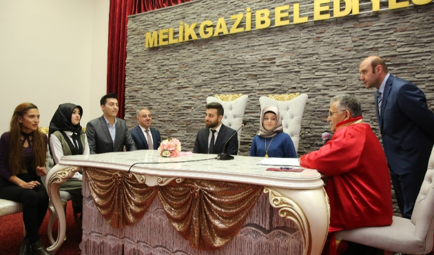 Kayseri'de Memduh Büyükkılıç, "Sevgisiz hiçbir şey olmaz"
