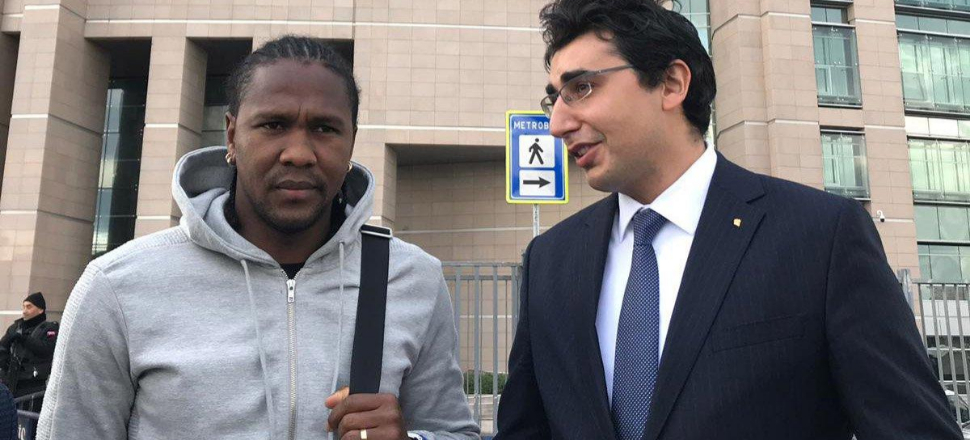Rodallega parasını geri istiyor!
