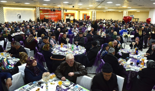 Eskişehir'de evlilikte 41 yılı geride bırakan 430 çift buluştu