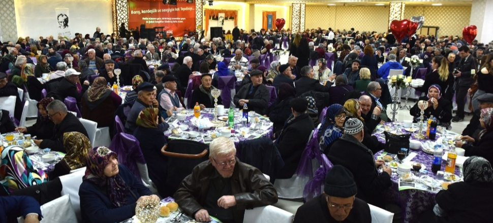 Eskişehir'de evlilikte 41 yılı geride bırakan 430 çift buluştu