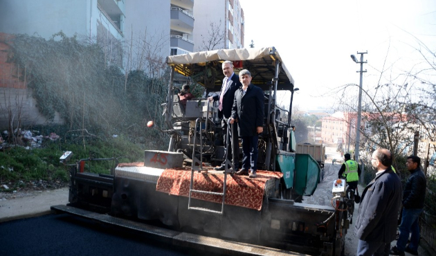 Bursa'da Belediye asfalt çalışmaları devam ediyor