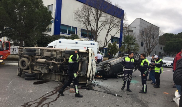 Manisa’da trafik kazası: 3 yaralı