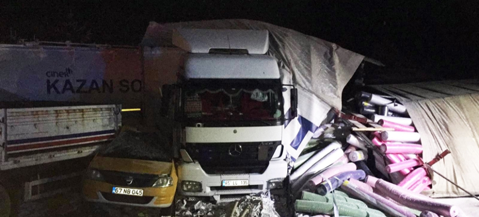 Bolu - Ankara karayolu trafiğe kapandı...