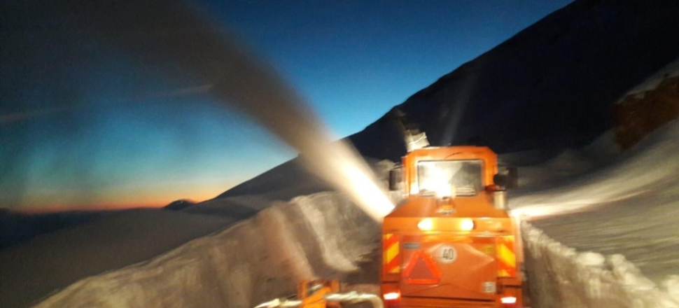 Şırnak'ta ekiplerin karla mücadelesi devam ediyor