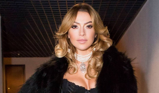Hadise kendisini yerden yere vurdu!