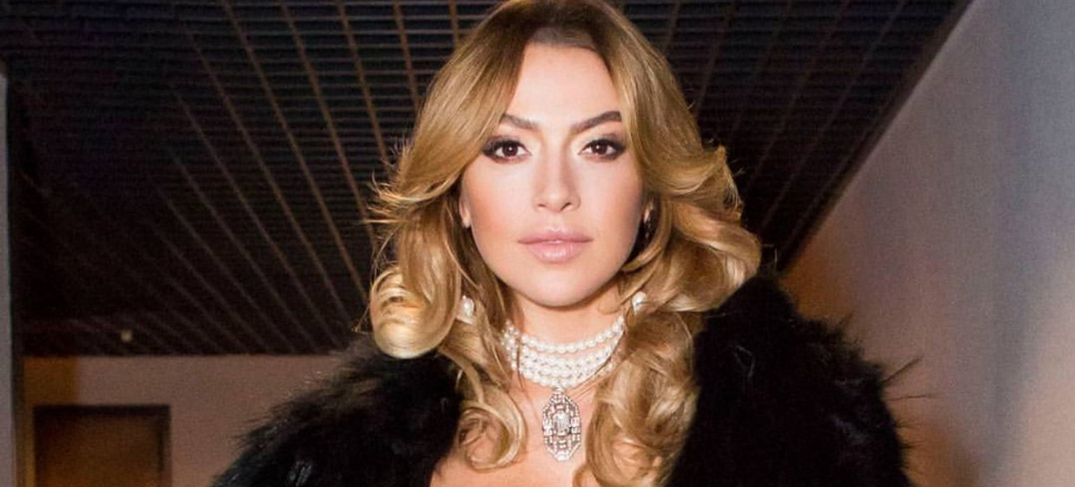Hadise kendisini yerden yere vurdu!
