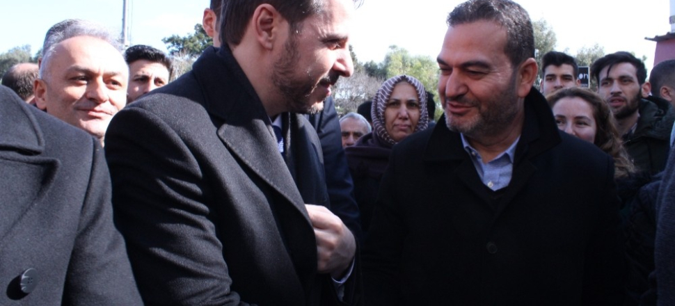 İzmir'de Bakan Berat Albayrak’a Sevgi Yolu’nda sevgi seli