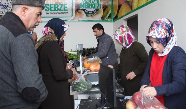Elazığ’da bugün açılan tanzim satış noktasına büyük ilgi