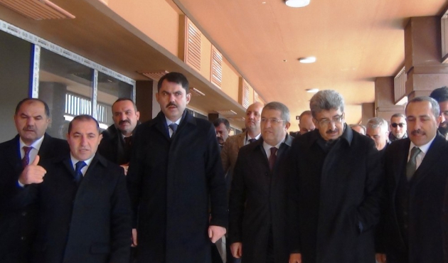 Van'da Bakan Murat Kurum, Erciş’te incelemeler gerçekleştirdi