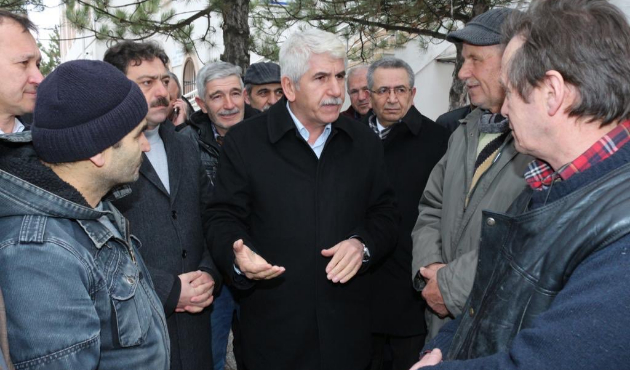 AK Parti'nin başkan adayının afişi indirildi!