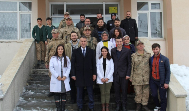 Bitlis'te Vali Oktay Çağatay’dan asker ve öğrencilere ziyaret