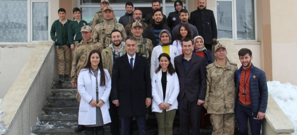 Bitlis'te Vali Oktay Çağatay’dan asker ve öğrencilere ziyaret
