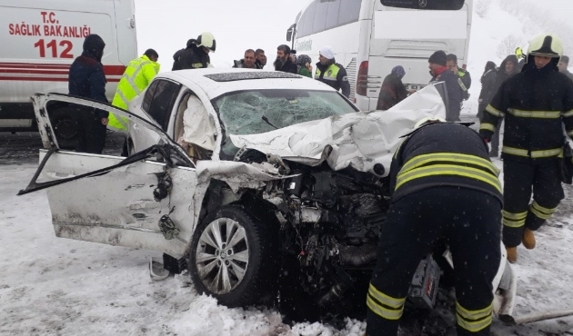 Bingöl'de trafik kazası: 1 ölü, 10 yaralı