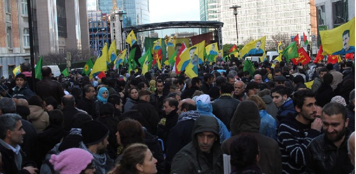 Brüksel hem PKK'ya hem de PYD'ye kucak açıyor