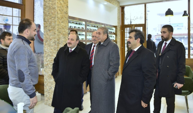 Diyarbakır'da Bakan Mustafa Varank, Sur esnafını ziyaret etti