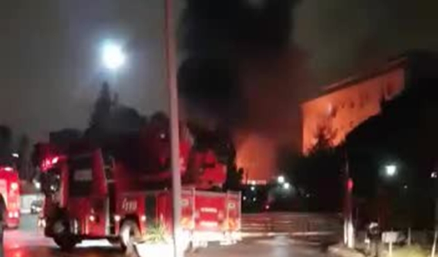 Marmara Üniversitesi'nde korkutan yangın...