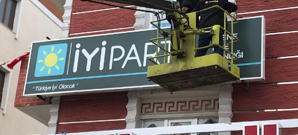 İYİ Parti'de görülmemiş istifa hareketi!