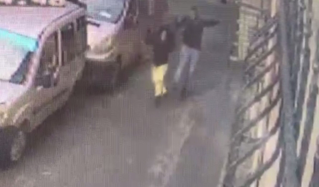 Beyoğlu’nda kadına şiddet kamerada!