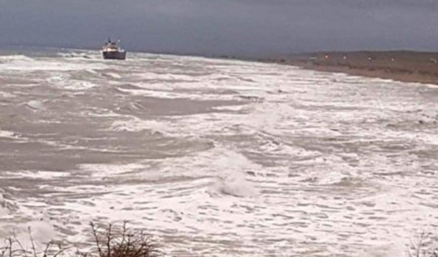 Kocaeli'de gemi karaya oturdu!