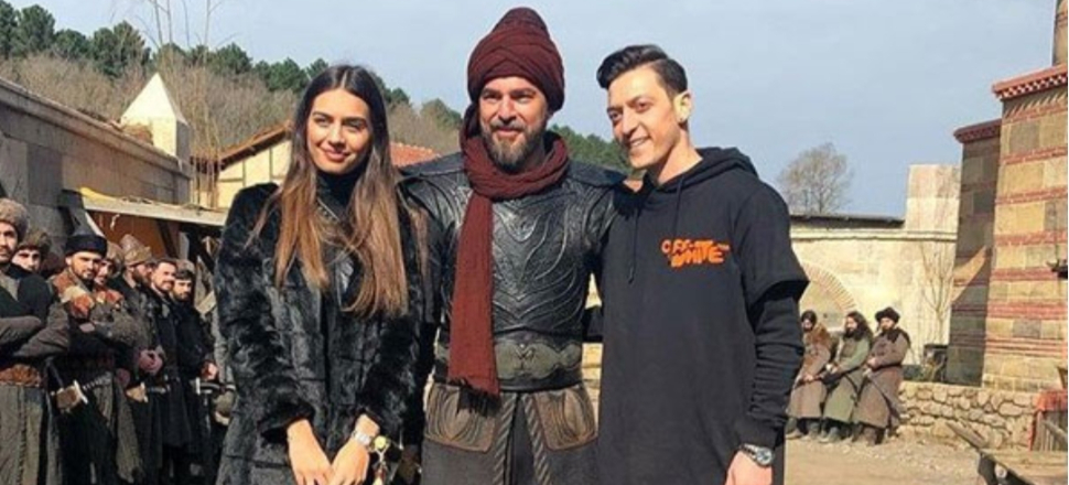 Mesut Özil ve Amine, Diriliş Ertuğrul setinde!