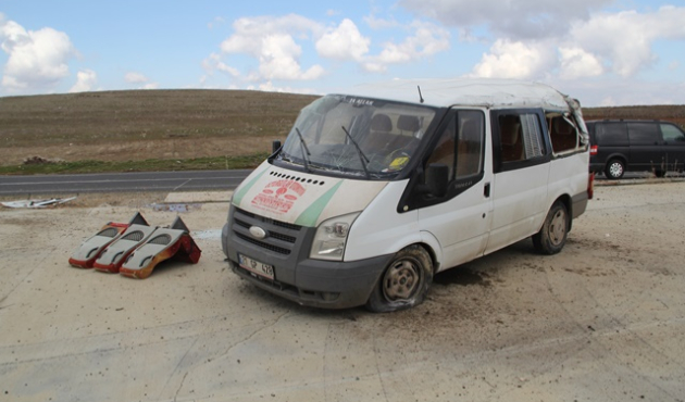 Mardin'de facia! Minibüs devrildi...