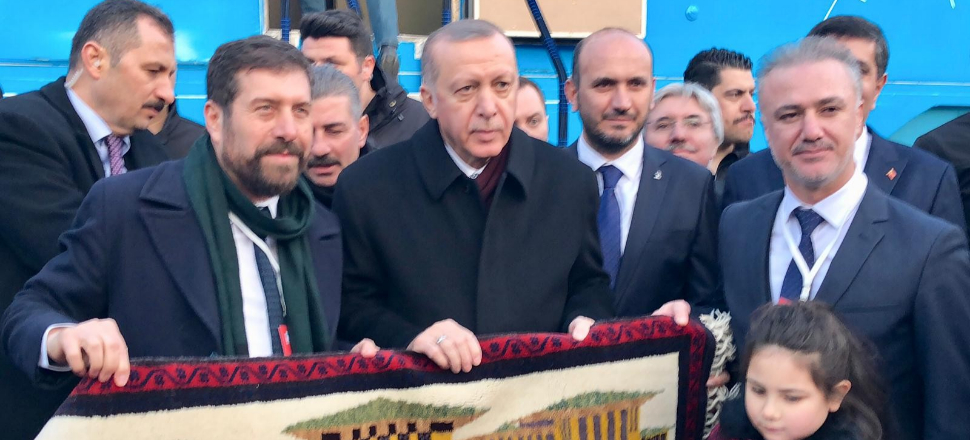 Erdoğan'a Külliye işlemeli Yağcıbedir halısı!