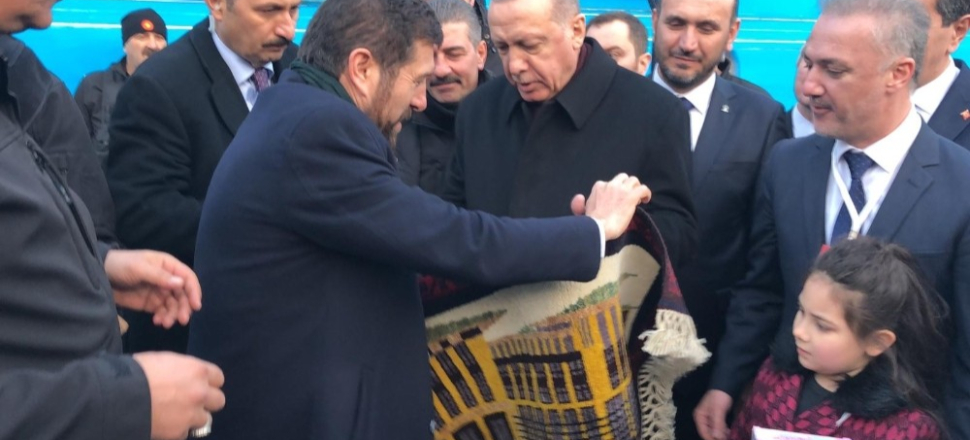 Balıkesir'de Cumhurbaşkanı Recep Tayyip Erdoğan’a Külliye İşlemeli Yağcıbedir halısı